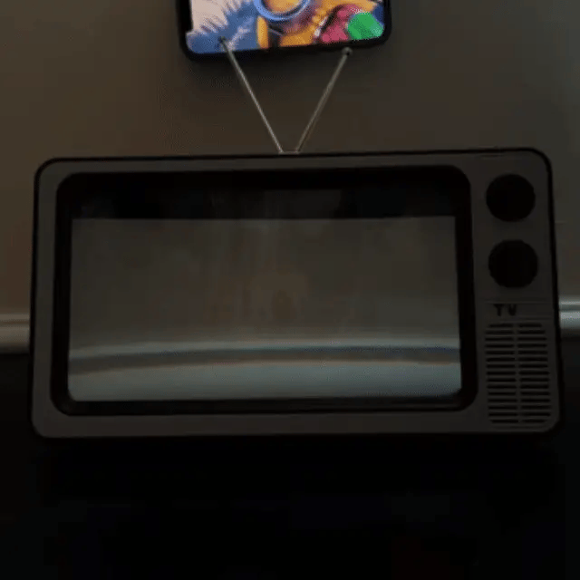 Retro TV Phone Screen Magnifier